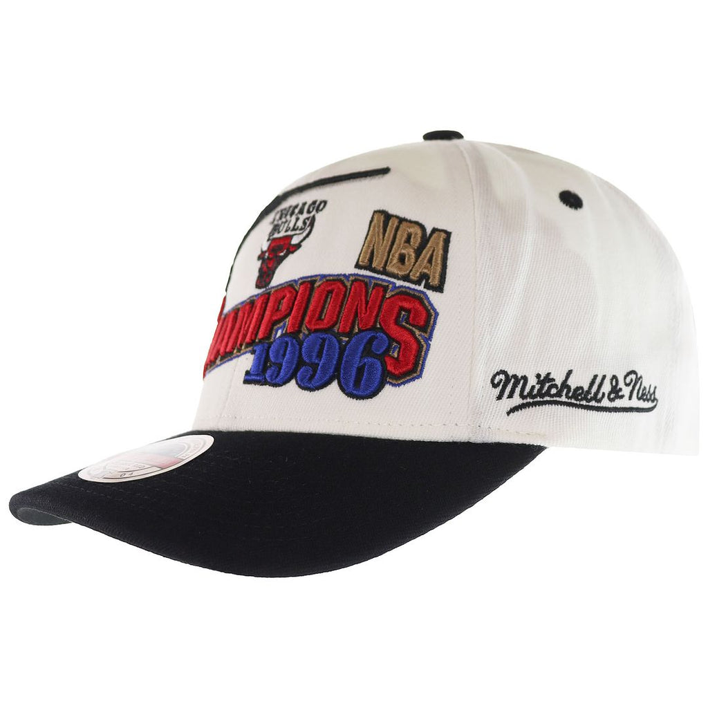 Mitchell & Ness 96 Chicago Bulls Champions Wave Mens White Cap